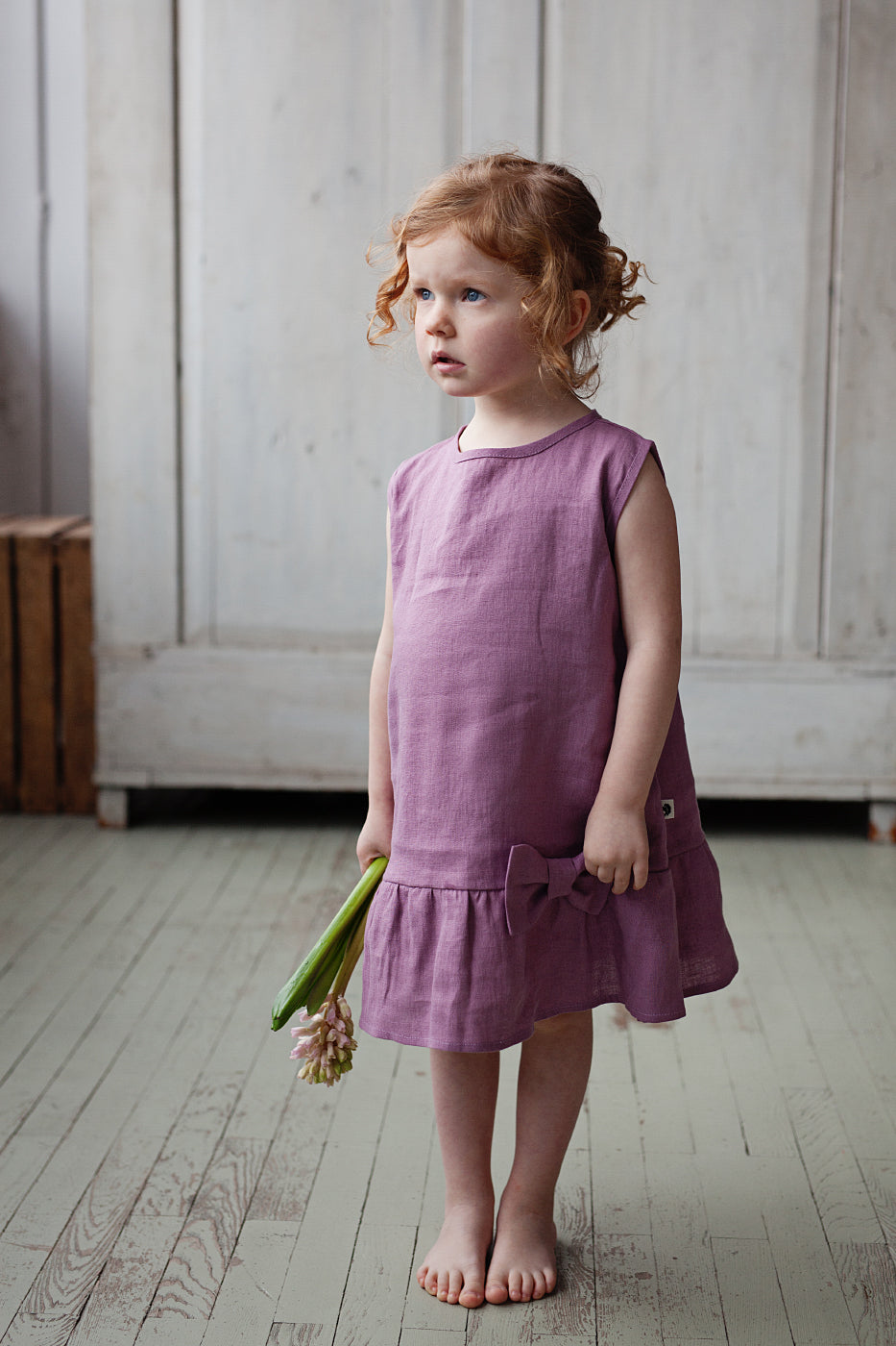 Girl‘s sleeveless linen dress with ribbon LILY