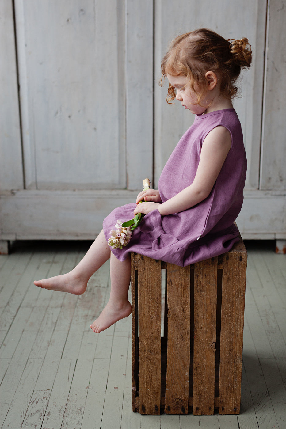 Girl‘s sleeveless linen dress with ribbon LILY
