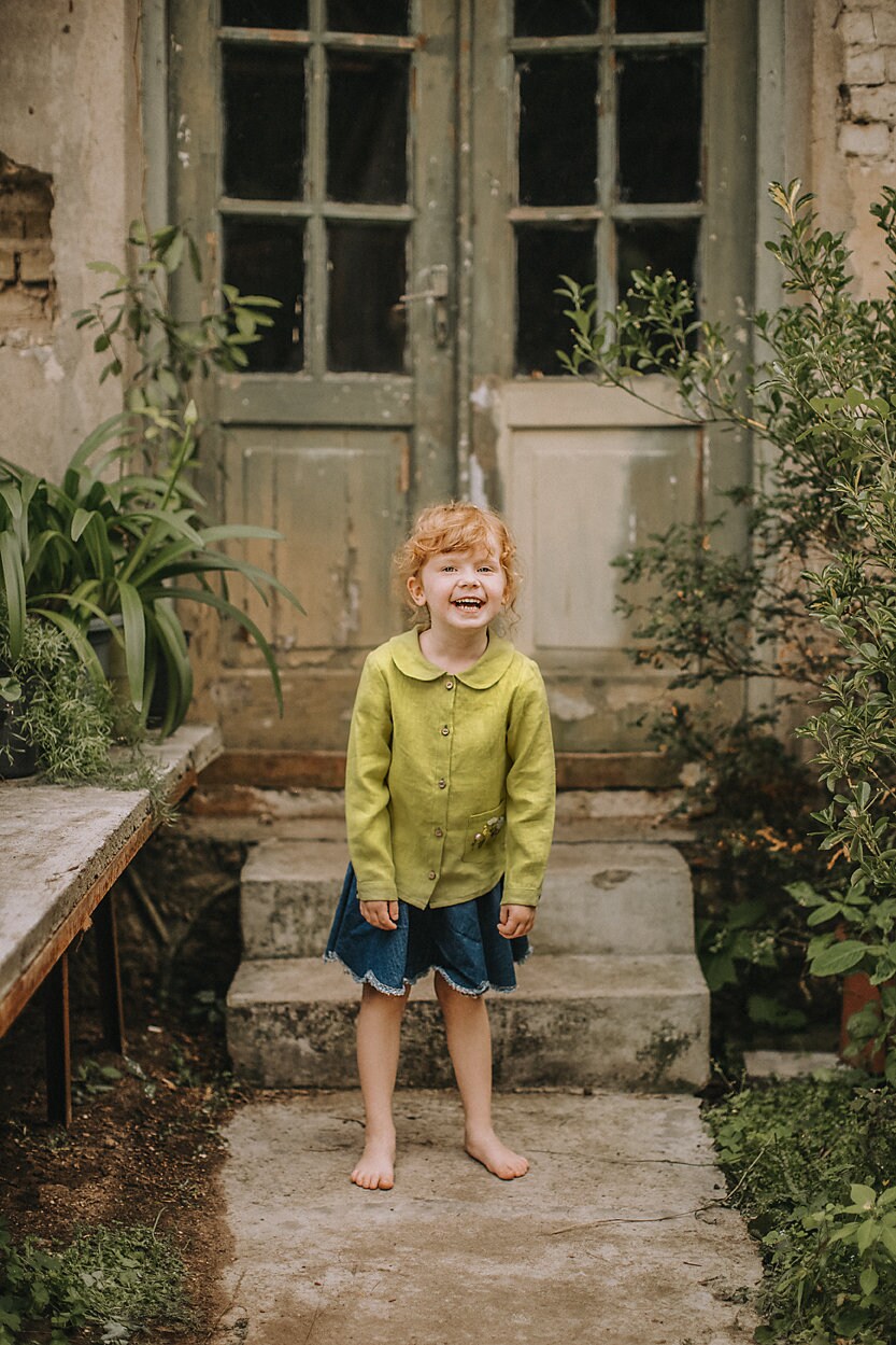 Girls shirt with embroidery pocket