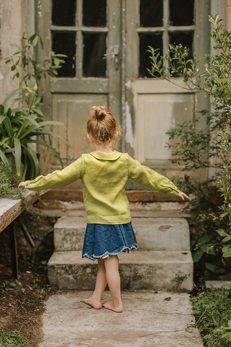 Girls shirt with embroidery pocket