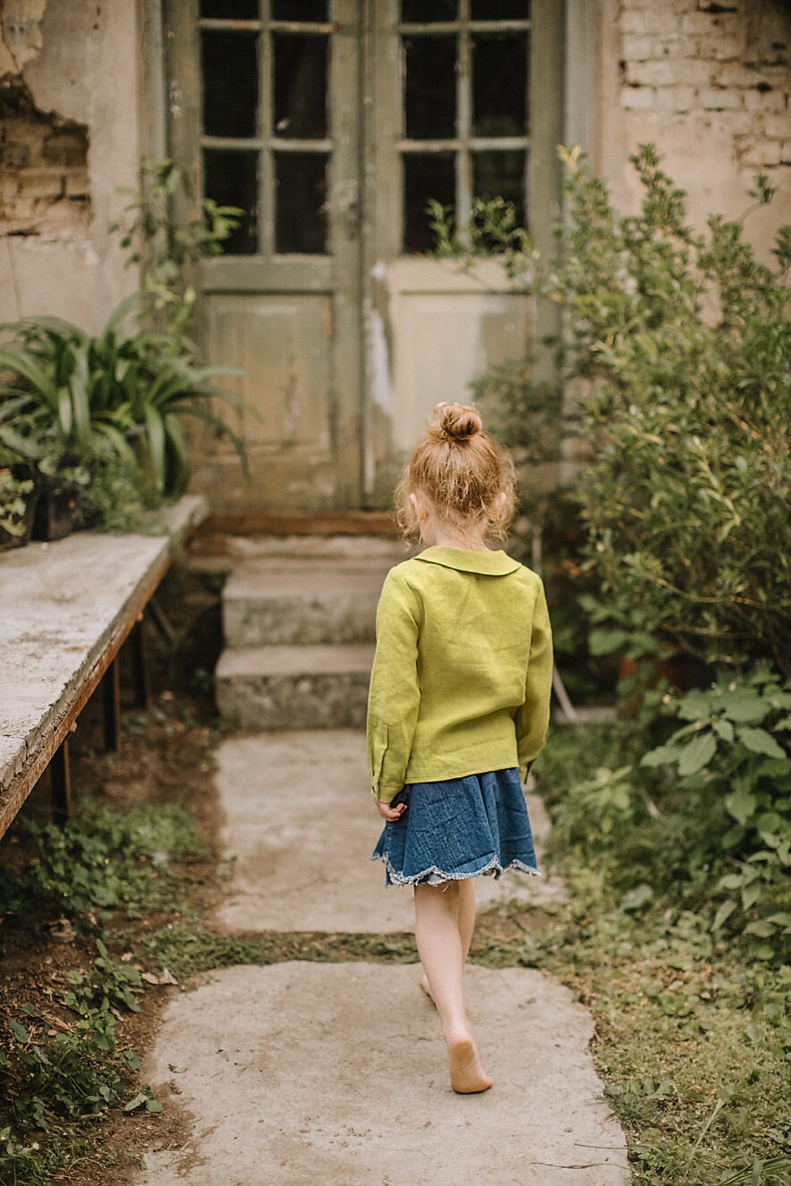 Girls shirt with embroidery pocket