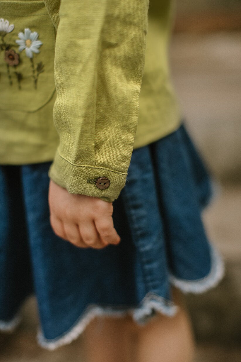 Girls shirt with embroidery pocket