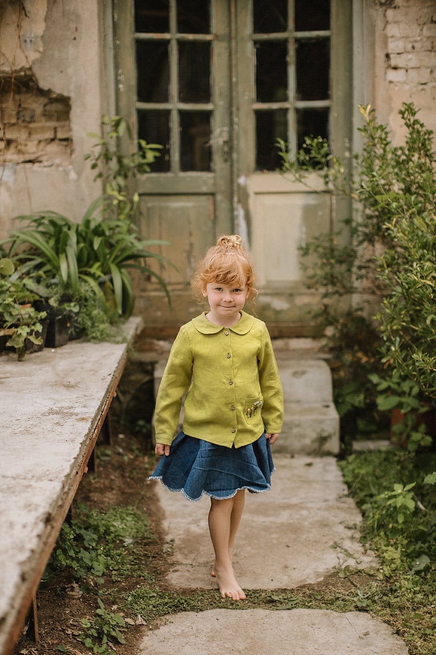 Girls shirt with embroidery pocket