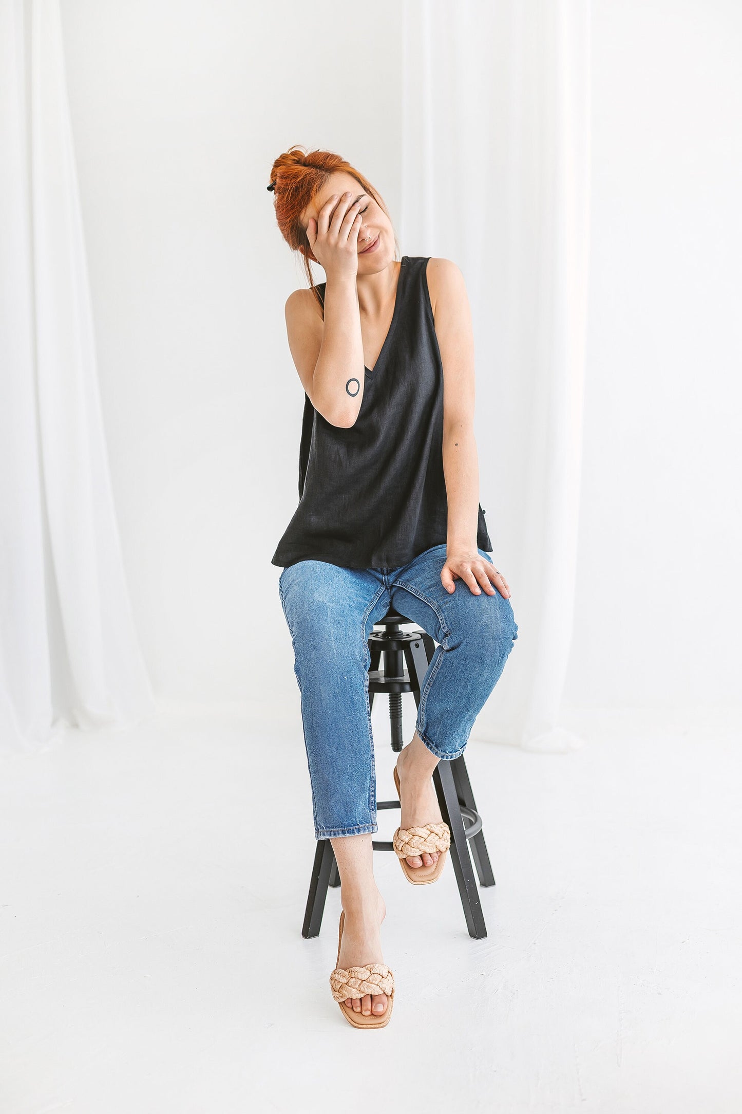 Sleeveless V-neck linen T-shirt ANNA