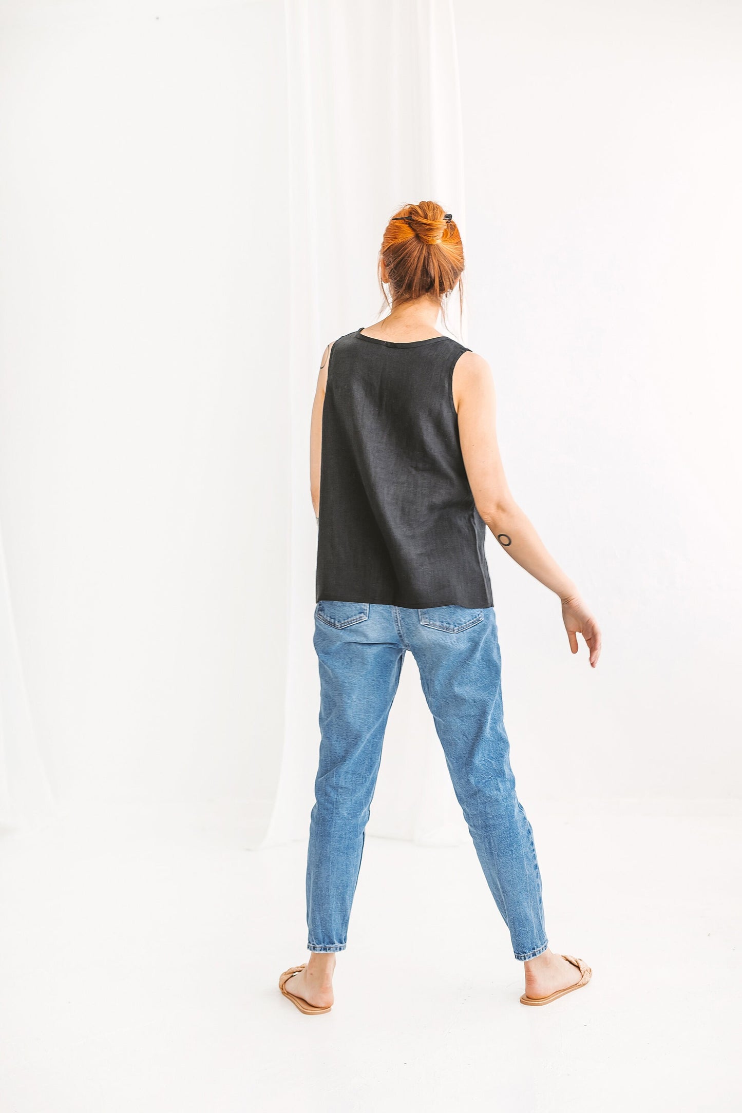 Sleeveless V-neck T-shirt ANNA