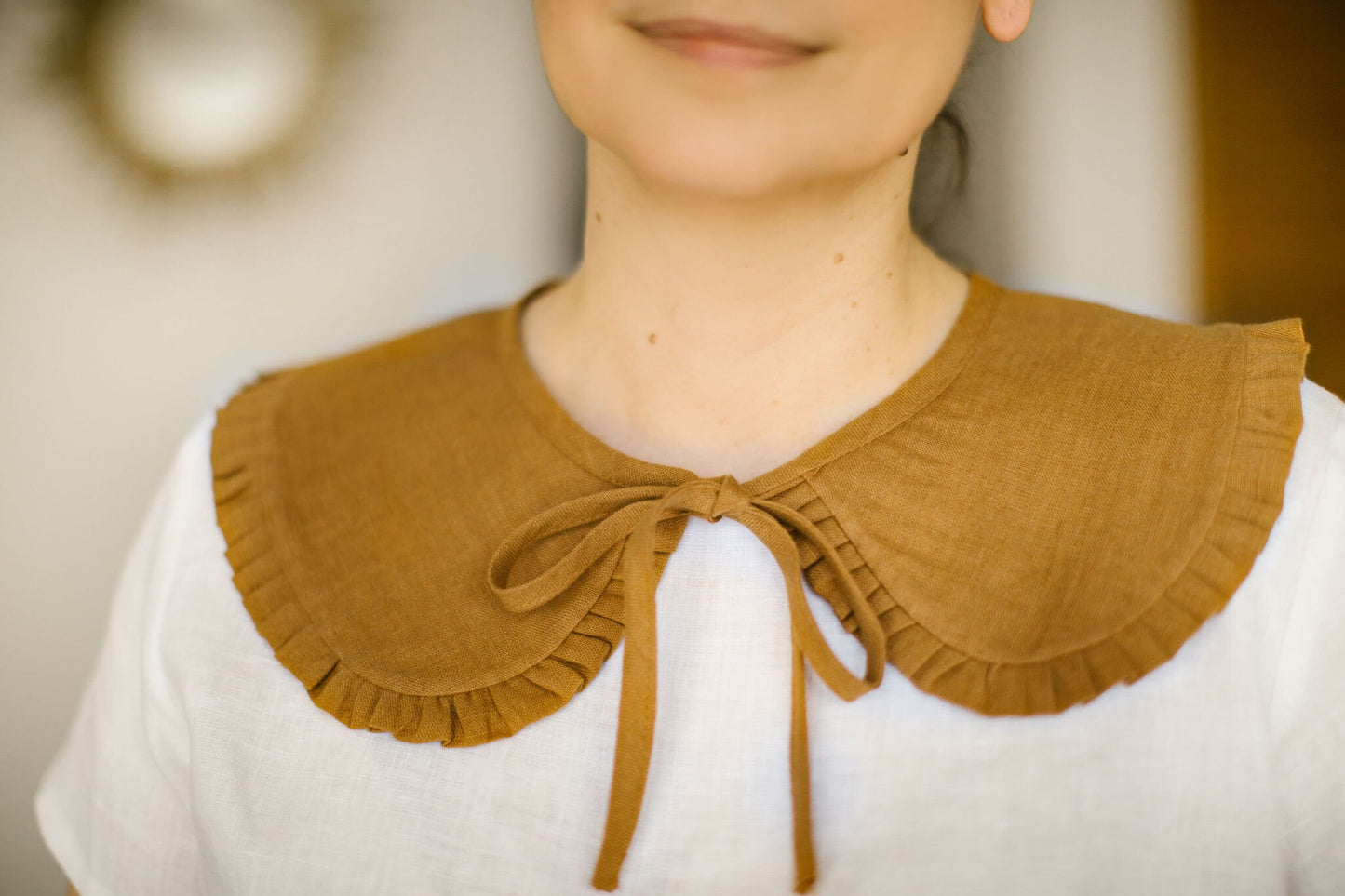 Removable peter pan collar