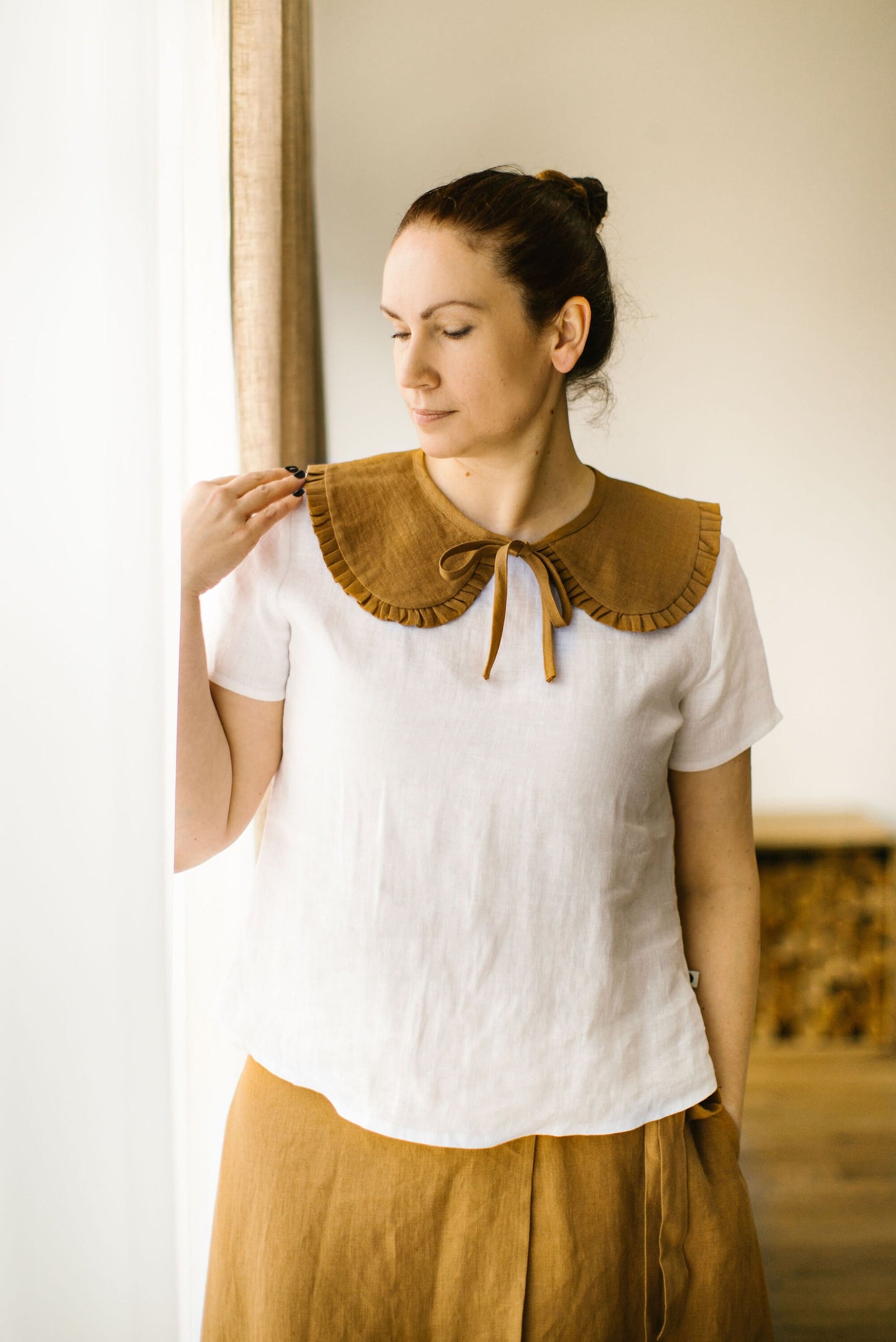 Removable peter pan collar