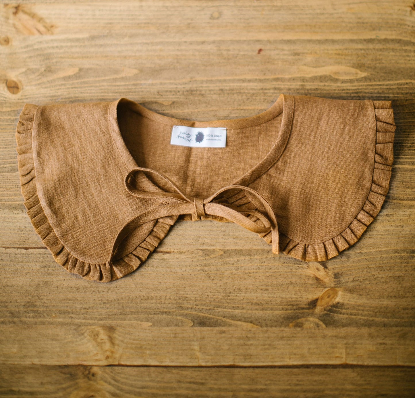 Removable peter pan collar