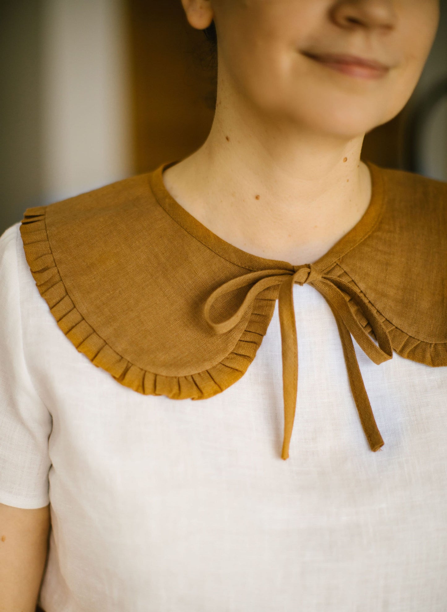Removable peter pan collar