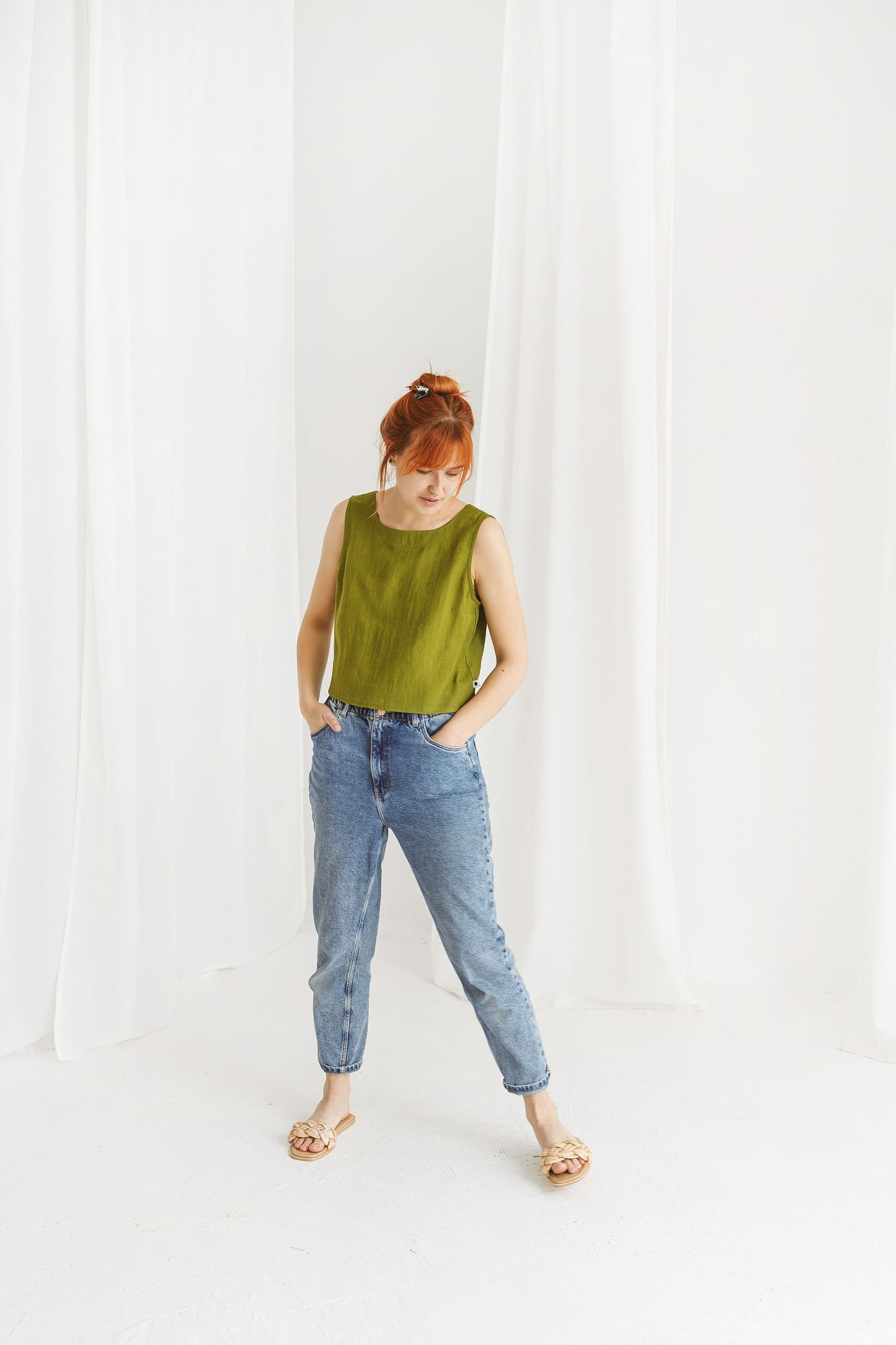 Sleeveless V-neck in the back T-shirt BEATRIX