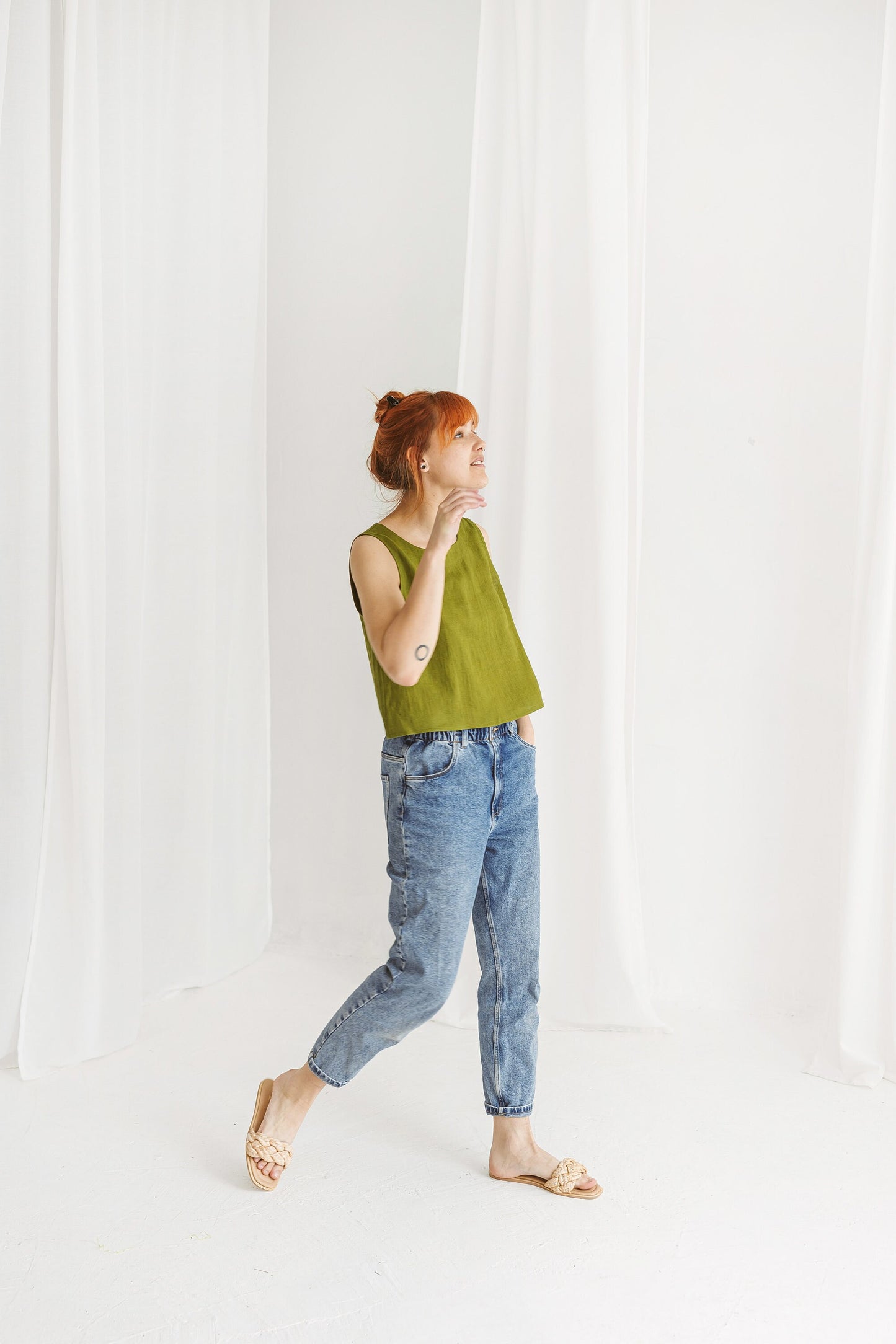 Sleeveless V-neck in the back T-shirt BEATRIX