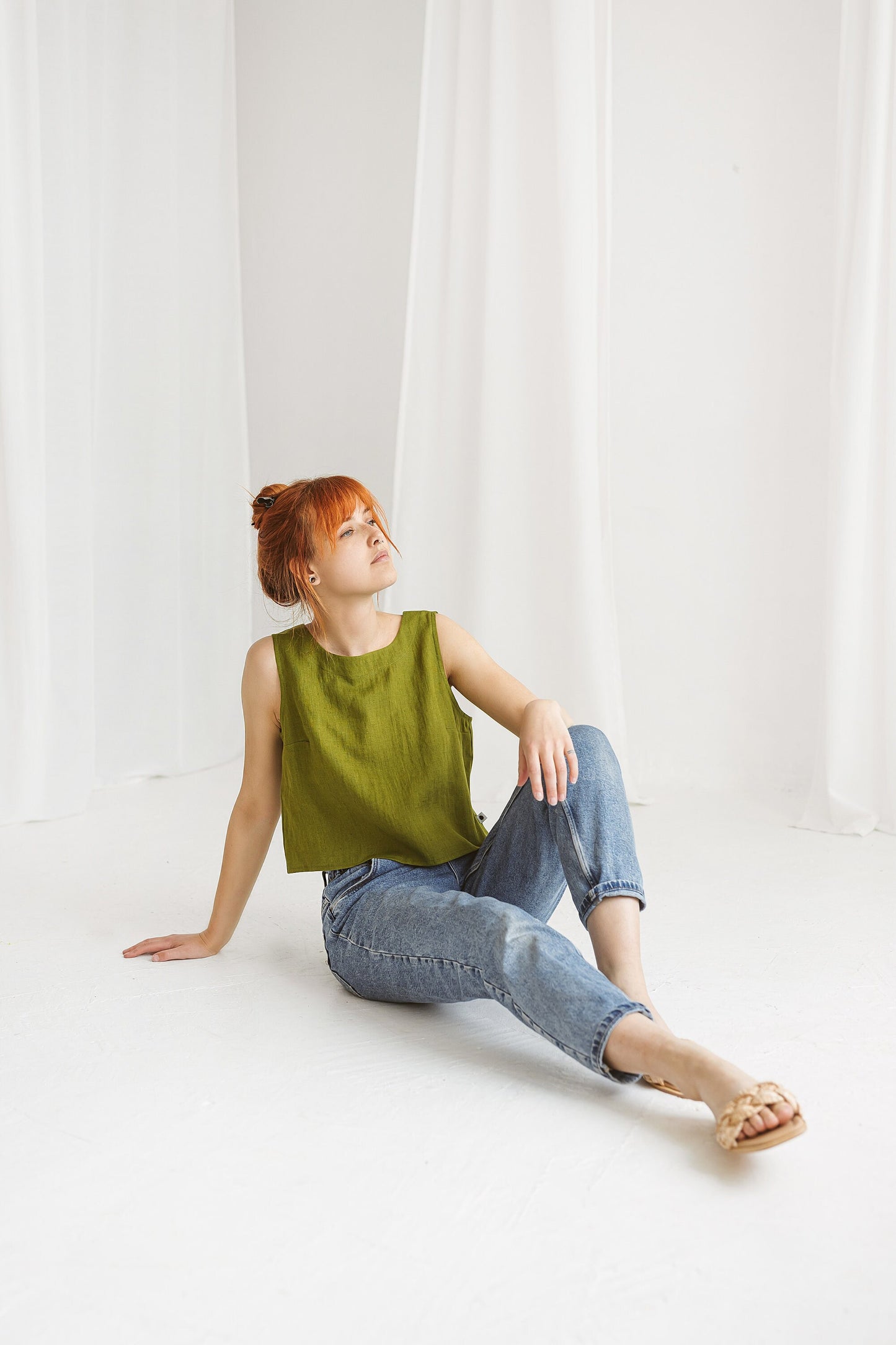 Sleeveless V-neck in the back T-shirt BEATRIX