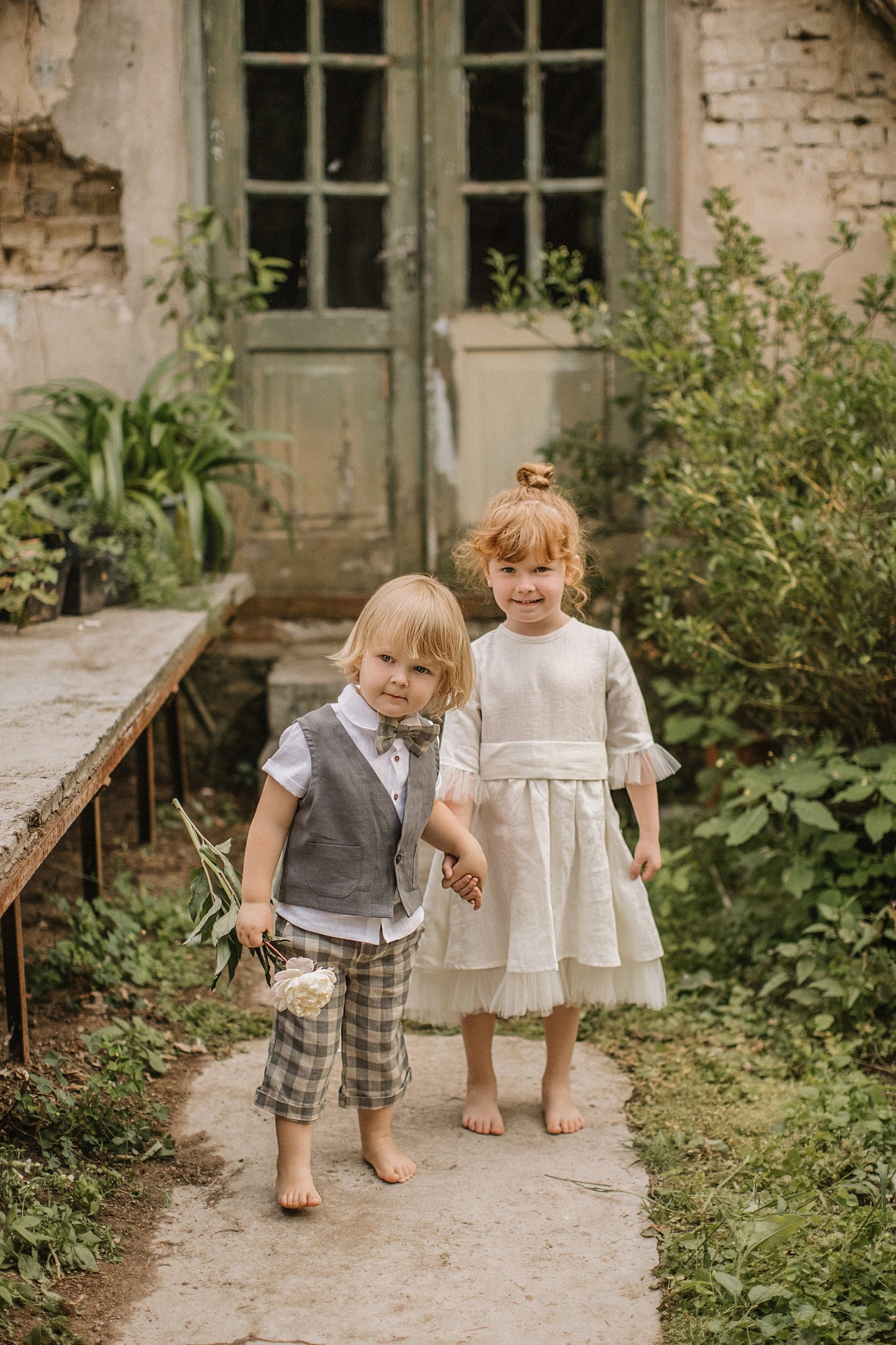 Wedding flower girl‘s linen and tulle dress with ribbon/READY TO SHIP