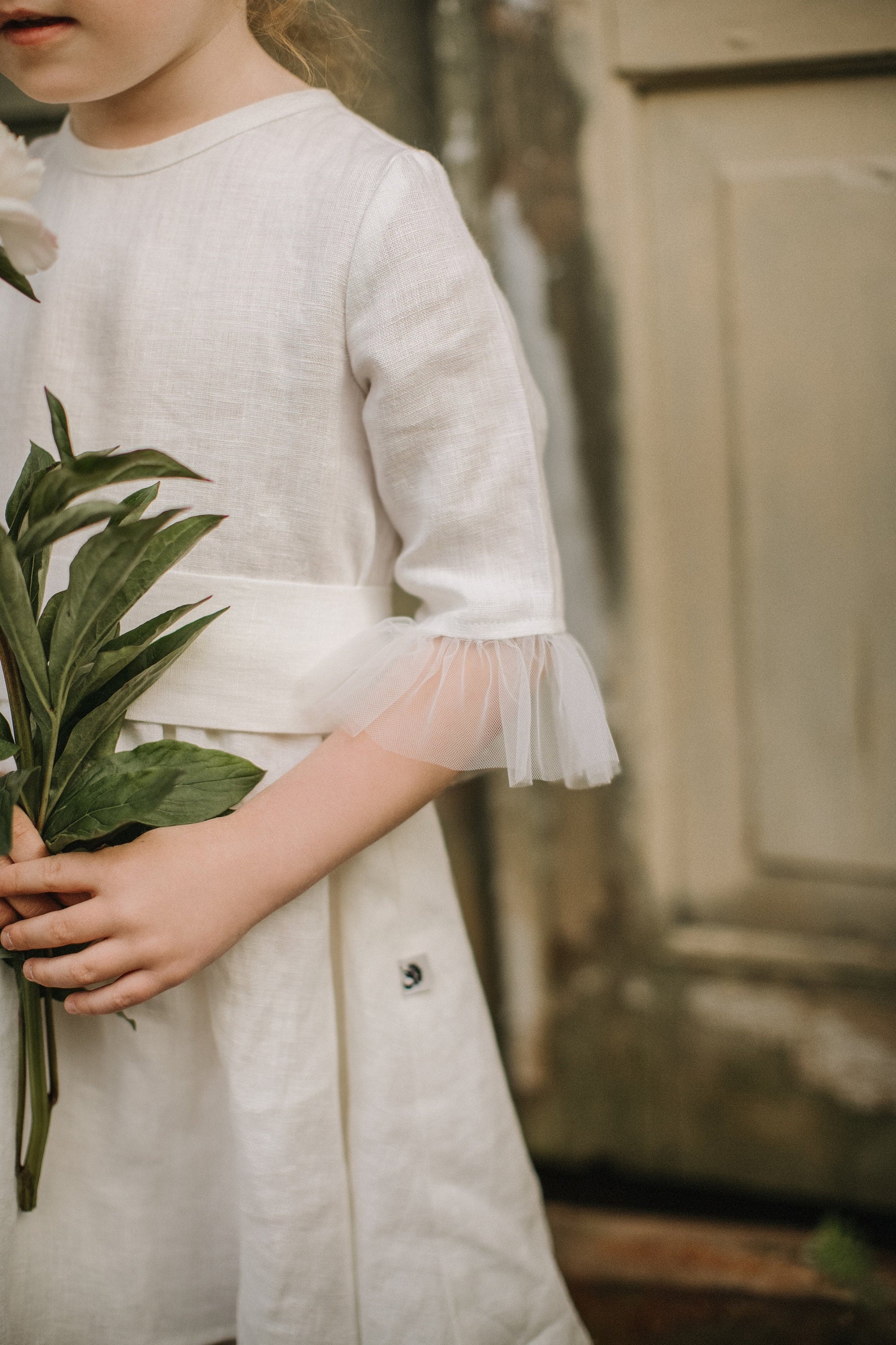 Wedding flower girl‘s linen and tulle dress with ribbon/READY TO SHIP