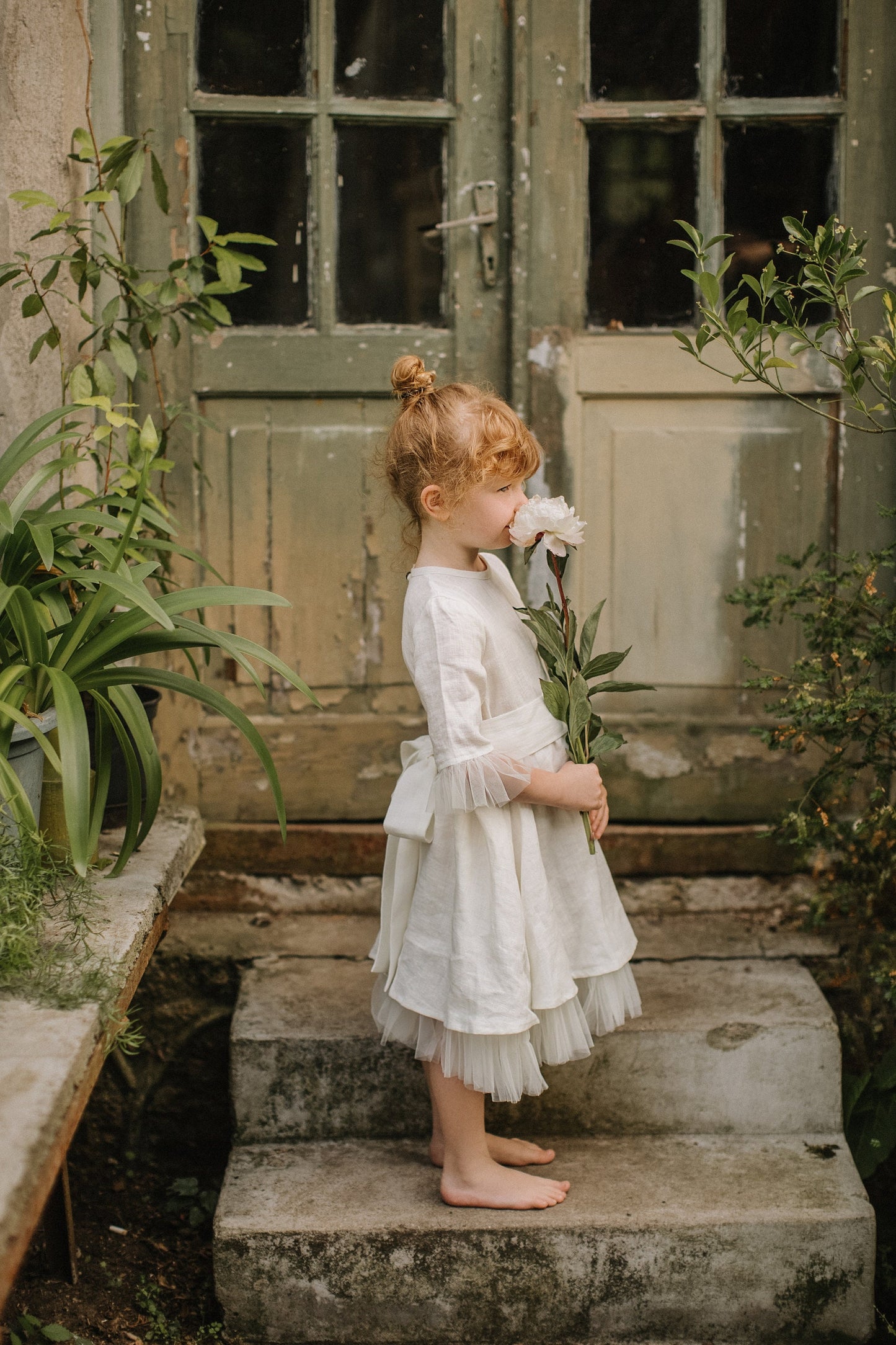 Wedding flower girl‘s linen and tulle dress with ribbon/READY TO SHIP