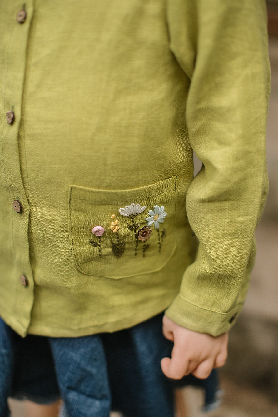Girls shirt with embroidery pocket