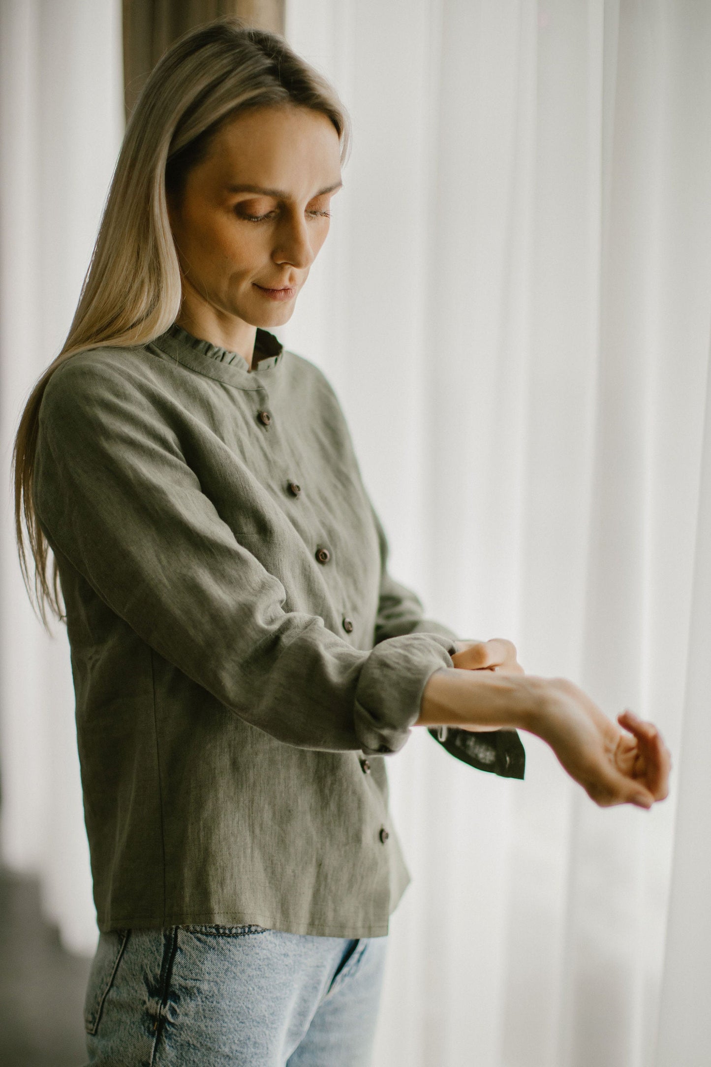 Ruffle collar linen blouse SAKURA